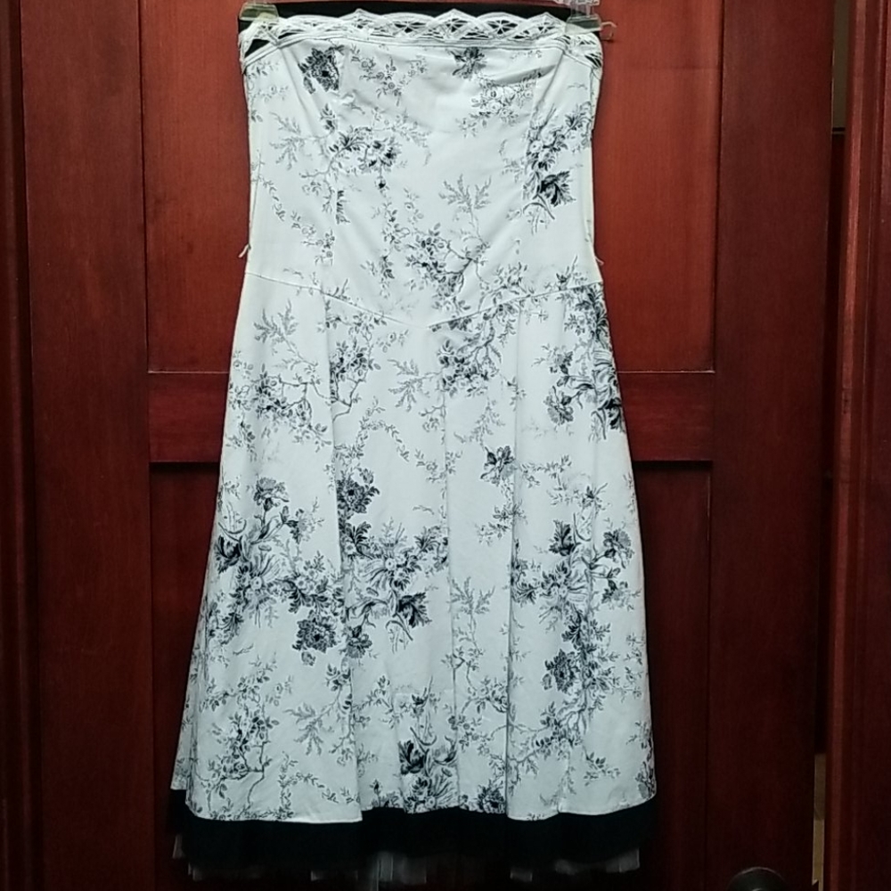 Juniors strapless dress